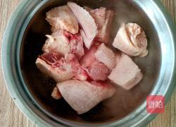 萝卜玉米土鸡汤的做法图解1