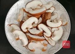 菌菇紫菜蛋花汤的做法图解2