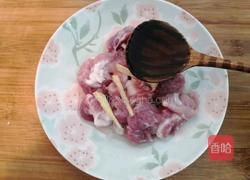 口蘑枸杞瘦肉汤的做法图解5