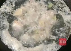 海底椰胡萝卜鸡汤的做法图解2