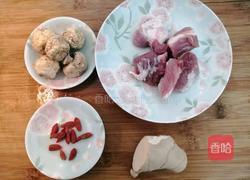 口蘑枸杞瘦肉汤的做法图解1