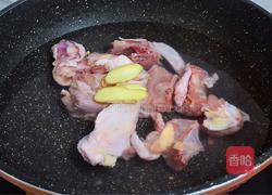 板栗香菇鸡汤的做法图解3