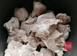 莲藕排骨汤的做法图解1