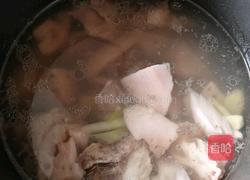 莲藕排骨汤的做法图解5