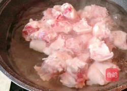 不用一滴油一滴水，做出来的懒人版猪蹄炖黄豆的做法图解2