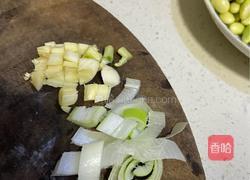 毛豆烧豆腐火腿肠的做法图解2