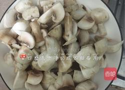 口蘑鲫鱼汤的做法图解3