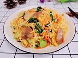 香肠鸡蛋炒面