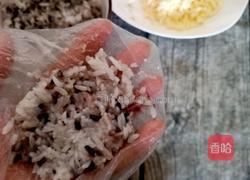 芝士肉松饭团的做法图解5