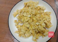 豆芽鸡蛋炒面的做法图解2