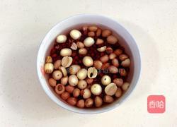 牛奶杂粮粥的做法图解1