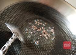 芥菜炒豆的做法图解1