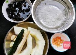 冬瓜山药木耳海米粉丝汤的做法图解1