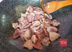 雪菜炒鸭心的做法图解6
