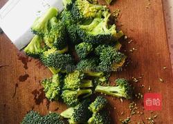 西蘭花炒蝦仁的做法图解2