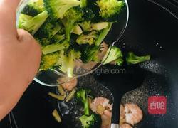 西蘭花炒蝦仁的做法图解11