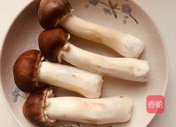 大球盖菇鲜笋炒肉片便当的做法图解1