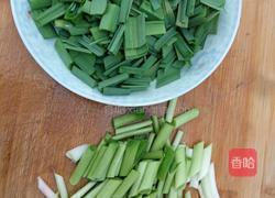 蒜苗炒豆腐便当的做法图解1