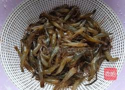 炒毛脚河虾的做法图解1