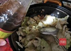 手撕包菜炒腊肉的做法图解9