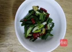 酸辣白菜炒宽粉的做法图解3