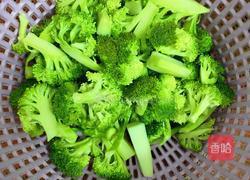 西兰花炒肉的做法图解4