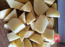土豆炖鸡腿的做法图解2