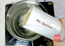 宝宝辅食藜麦蛋黄粥的做法图解3