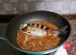 牛肉酱焖鲫鱼的做法图解12