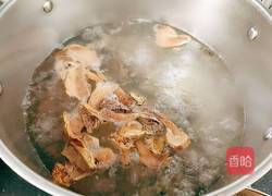 大脚菌豆芽牛腱汤的做法图解10