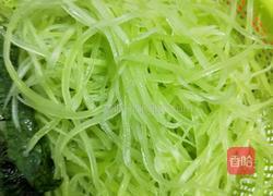 蒜香莴笋丝的做法图解2
