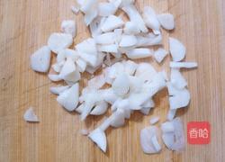 甘蓝炒辣椒的做法图解1