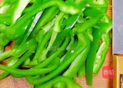 甘蓝炒辣椒的做法图解2