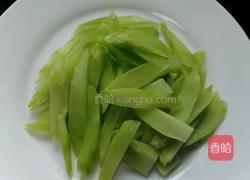 莴笋炒虾仁的做法图解2