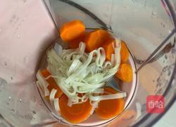 胡萝卜鳕鱼面的做法图解2