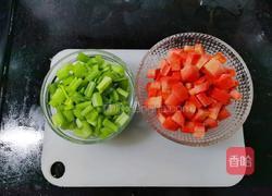 凉拌芹菜花生的做法图解2