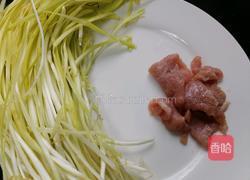 韭黄炒肉丝的做法图解1