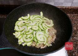 西葫芦炒木耳的做法图解8