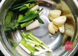 醋血鸭的做法图解1