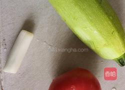 西葫芦对对碰西红柿的做法图解1