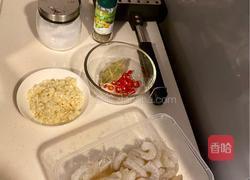 橄榄油蒜蓉虾仁的做法图解1