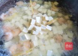 西兰花虾仁豆腐汤的做法图解5