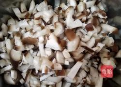 香菇猪肉杂酱的做法图解3