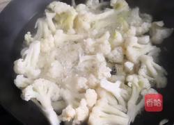西红柿炒菜花的做法图解2