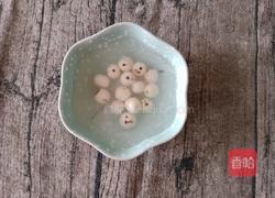 桃胶莲子银耳羹（美容养颜)的做法图解6