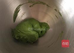 抹茶咸蛋黄肉松面包的做法图解2