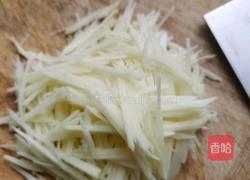 西红柿炒土豆丝的做法图解1