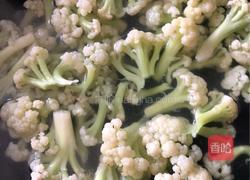 西红柿炒花菜的做法图解1