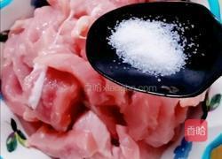 孜然炒圆葱里脊肉的做法图解3