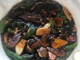 相同料腌制辣椒和黄瓜